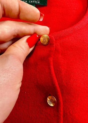 Яркий красный кардиган lauren ralph lauren с золотой фурнитурой10 фото