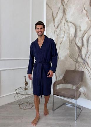 Натуральный легкий стильный мужской халат estet на запах с карманами из качественного муслина цвет темно синий
