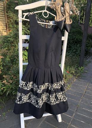 Брендові сукні сонце кльош англійської фірми closet з мереживом , з красивою спинкою