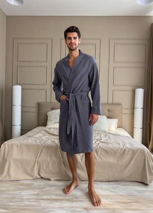 Натуральный легкий стильный мужской халат estet на запах с карманами из качественного муслина темно серго цвет9 фото