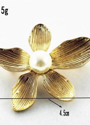 Необычная стильная брошь цветок