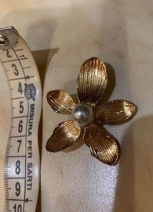 Необычная стильная брошь цветок