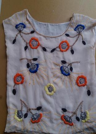 Шелковая блузка с вышивкой