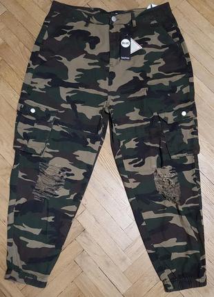 Штани boohoo blue plus khaki camouflage ripped pocket denim cargo jeans1 фото