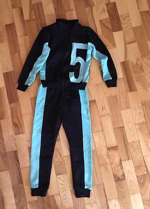 Универсальный спортивный костюм на 122,