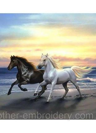 Набор алмазной вышивки  кони бегут по берегу на подрамнике полная выкладка мозаика 5d 30х40 см gld60320