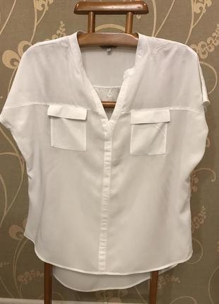 Очень красивая и стильная брендовая блузка белого цвета...100% вискоза.