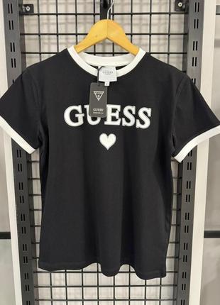 Модная женская футболка в стиле guess