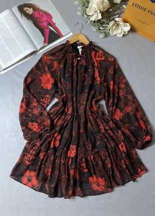 Красивое стильное платье свободного кроя