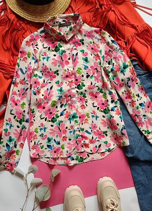 Красивая кремовая блузка с цветами atm
