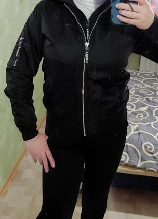 Куртка бомбер, с капюшоном, утерленная, сзади надпись, размер м8 фото