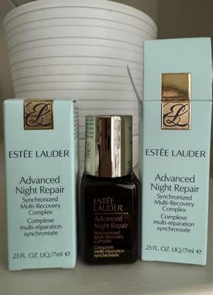 Омолоджувальна відновлююча сироватка estée lauder
