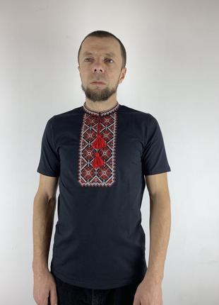 Футболки вышиванки черного цвета вышиты красно белым крестиком