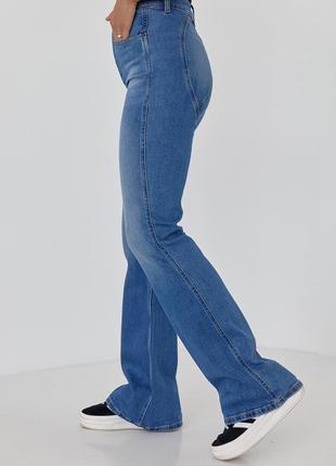 Женские джинсы клеш с круглой кокеткой сзади3 фото