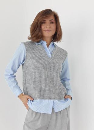 Женская рубашка с вязаным жилетом.1 фото