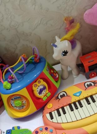 Іграшки в ідельному стані,батат ,інтерактивний кіт