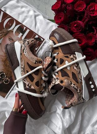 Шикарные женские кроссовки louis vuitton skate sneakers brown snakeskin коричневые со змеиным принтом1 фото