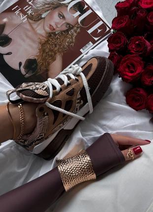 Шикарные женские кроссовки louis vuitton skate sneakers brown snakeskin коричневые со змеиным принтом9 фото