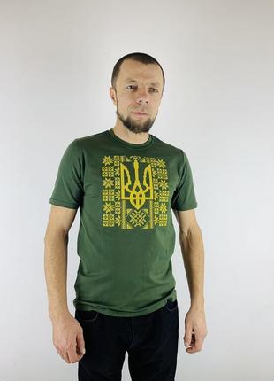 Патриотические футболки цвета хаки вышиты крестиком трезубец + орнамент2 фото