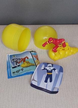 Фигурка
человек молния киндер макси dc comics kinder maxi