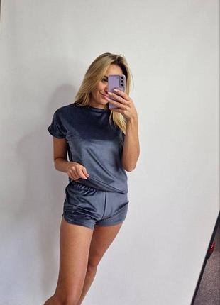 Сіра велюрова піжама з шортами