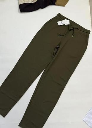 Красивые и удобные спортивные штаны с резинкой и шнуровкой на талии. cubus as. новые