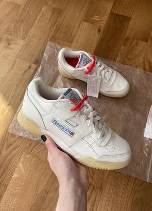 Кроссовки оригинал reebok workout lo plus «it’s a man’s world’ (art dv7360)