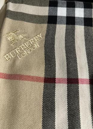 Оригінальний шарф burberry.