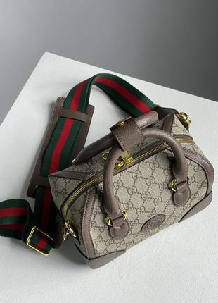 Сумка gucci из гладкой кожи в фирменной канве.6 фото