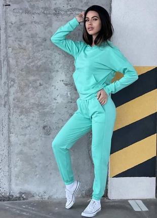 Костюм женский спортивный