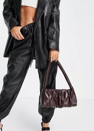 Шоколадно-коричнева сумка через плече asos design