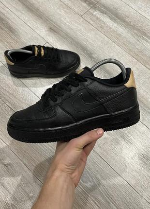 Женские кожаные кроссовки nike air force 1 39 г.