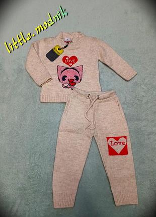 Вязаний костюм на дівчинку.