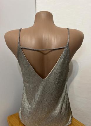 Яскрава блискуча міні сукня сріблясто-золота в білизняному стилі4 фото