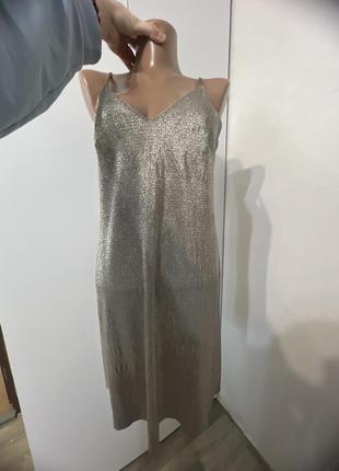 Яскрава блискуча міні сукня сріблясто-золота в білизняному стилі6 фото