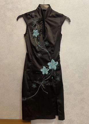 Чёрное атласное платье миди в китайском стиле jane norman3 фото