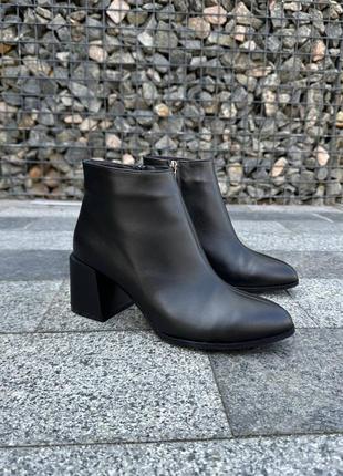 Ботильоны ботинки на каблуке женские кожаные черные