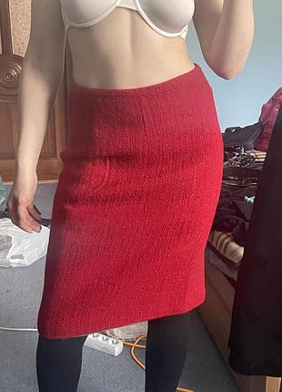 Красная юбка из шерсти