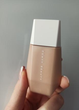 Тоналтная основа -тинт fenty beauty eaze drop blurring skin tint