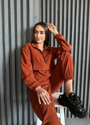 Жіночий костюм