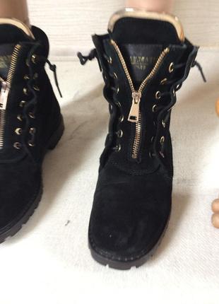 Женские ботинки замшевые чёрные с золотой  фурнитурой  balmain.2 фото
