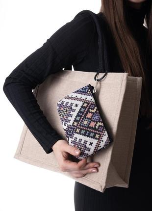 Стильная сумка шоппер с кошельком в комплекте и вышитым орнаментом7 фото