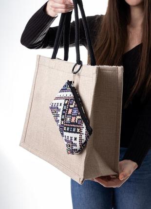 Стильная сумка шоппер с кошельком в комплекте и вышитым орнаментом8 фото