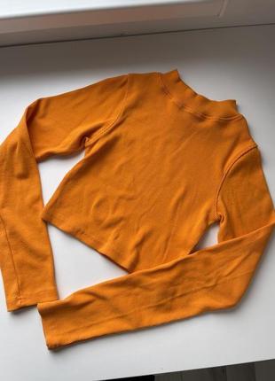 Яскрава кофта