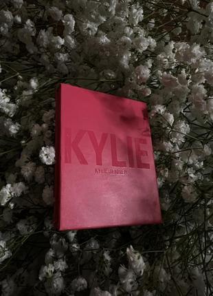 Сухие румяна от kylie cosmetics1 фото