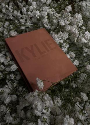 Сухие румяна от kylie cosmetics5 фото