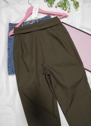 Стильные лёгкие брюки хаки со скидкой и карманами пояс с отворотом6 фото