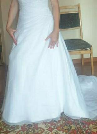Свадебное платье со шлейфом5 фото