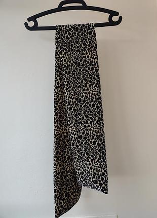 Жіночий шарф в леопардовий принт