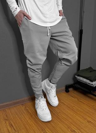 Демисезонные мужские брюки свет серые